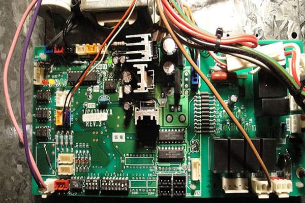 Bảng điều khiển điện tử (PCB) gặp lỗi