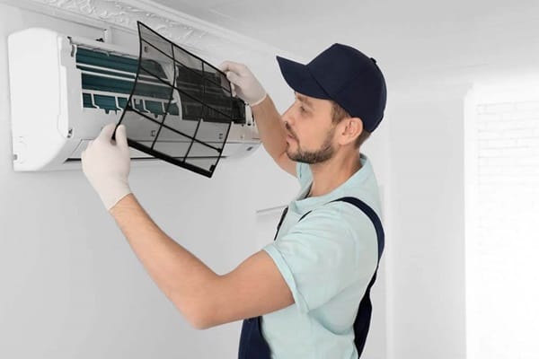 Cần gọi thợ đến sửa chữa nếu bạn không có kiến thức và kỹ năng sửa điều hòa