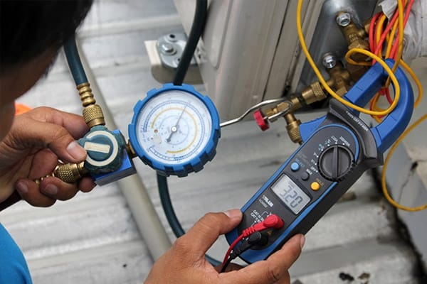 Kiểm tra và nạp gas điều hòa để điều hòa hoạt động tốt hơn