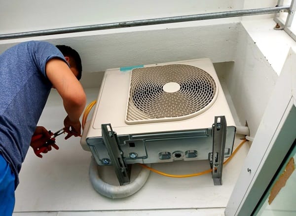 Dây đồng máy lạnh bị rỉ nước có thể do điều hòa bị lắp sai kỹ thuật
