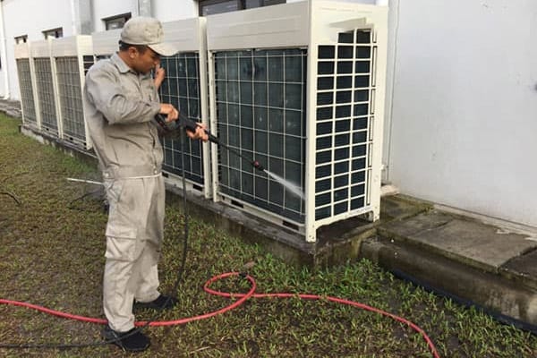 Cần vệ sinh máy định kỳ để loại bỏ bụi bẩn